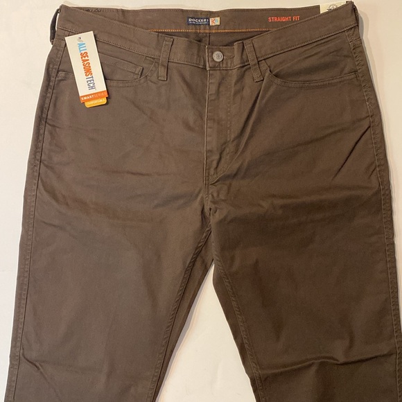 Dockers SZ 36 x 34 Straight Fit Brown Jean Cut Casual Khaki Pants New D31 - Picture 3 of 13